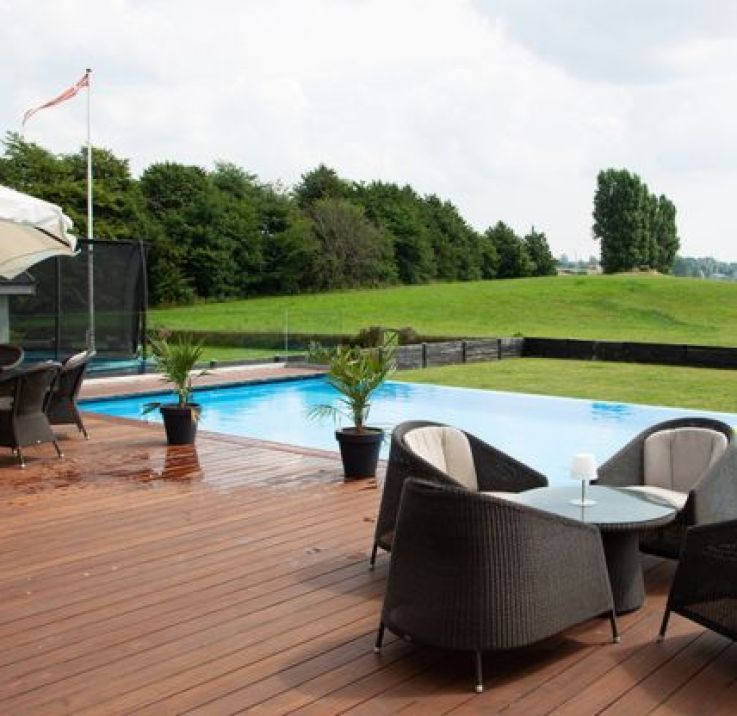 Houtbehandeling buiten Houtbehandeling buiten